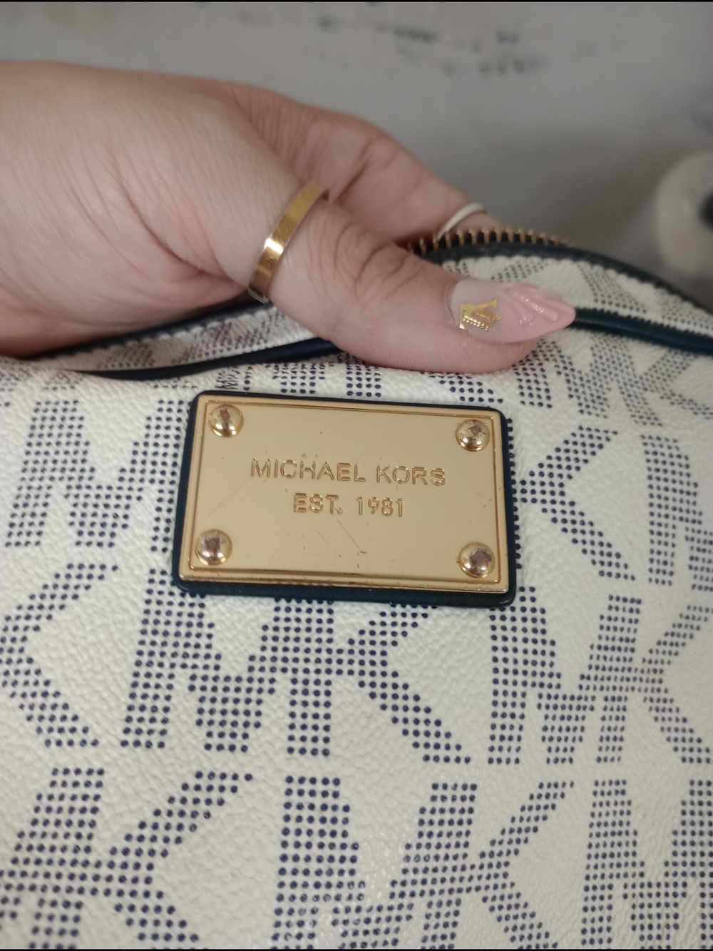 Michael Kors Cream and Gray Signature Crossbody - Picture 4 of 12